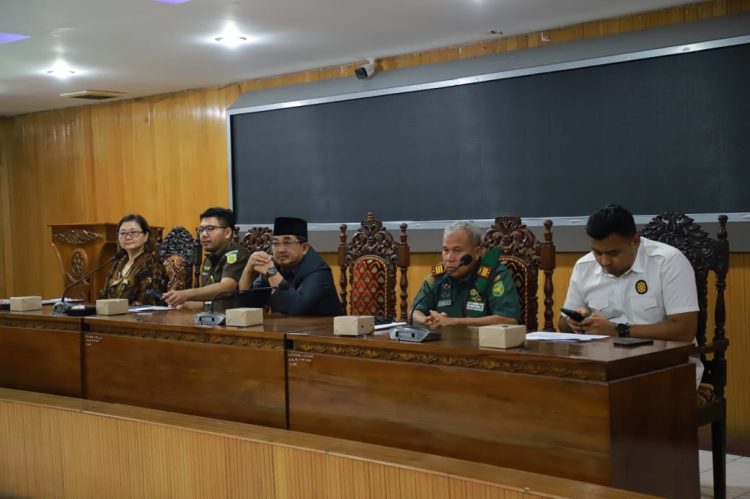 Bupati Tanjab Barat Pimpin Rapat Fasilitasi Konflik Pembangunan Kebun Masyarakat PT. Rudy Agung Agra