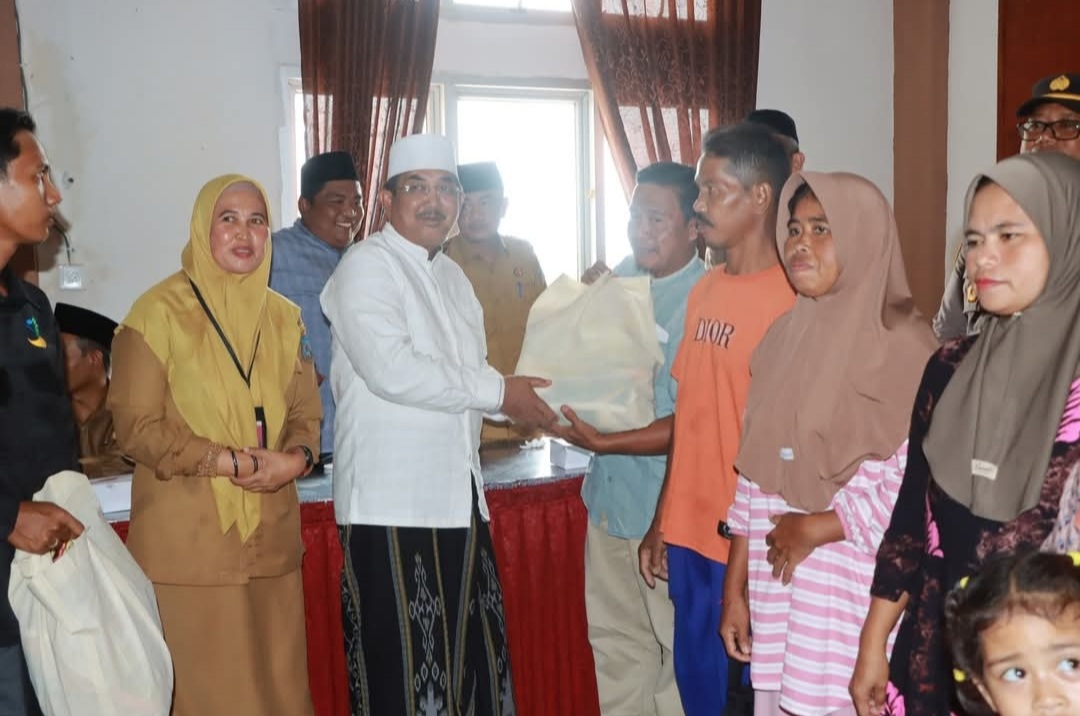Bupati Serahkan Bantuan Sembako di Kecamatan Tungkal Ulu, Merlung dan Muara Papalik